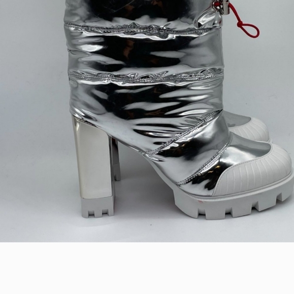 Christian Louboutin ORIONA quilted BOOTS still new - Picture 11 of 13